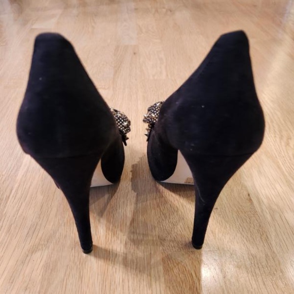 Material Girl gold studded bow black heels 8.5 - Picture 3 of 4